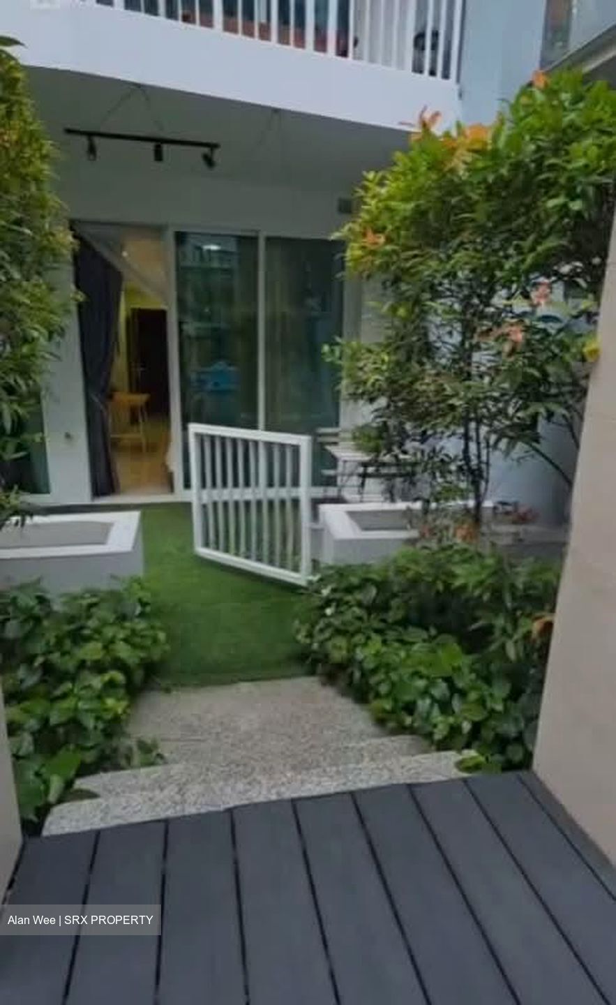1 Canberra (D27), Condominium #580201891